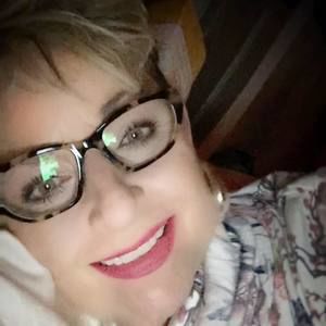 Meet your Posher, Lora